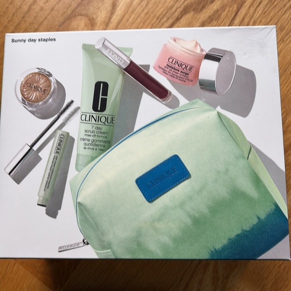 Clinique - Picture 3 of 8